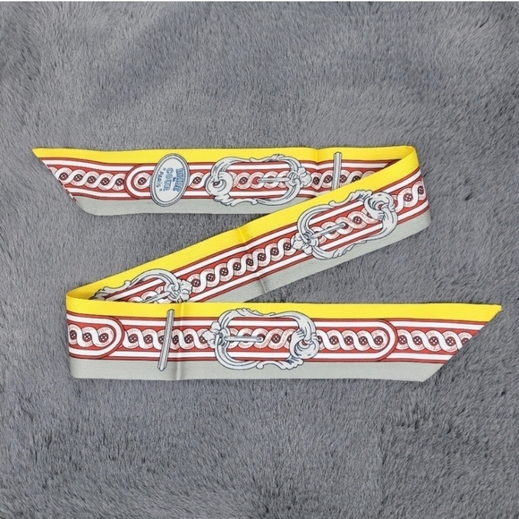 New Yellow Print Silk Skinny Scarf Twilly - Picture 4 of 5